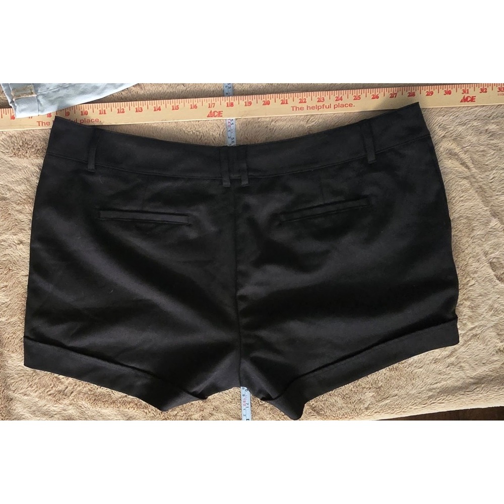 $29.00 COLOR SWATCH great condition Plus 3X solid black dress women's shorts XXL - Picture 2 of 4